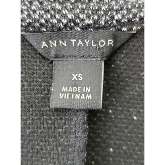 ANN TAYLOR Women's Black & White Sleeveless Peplum Top Sz XS - Picture 7 of 8